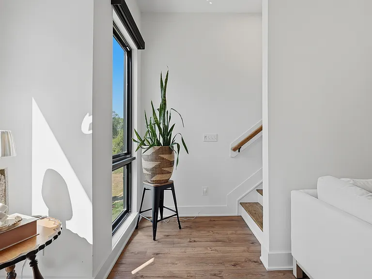 512 Gordon St — Photo 8