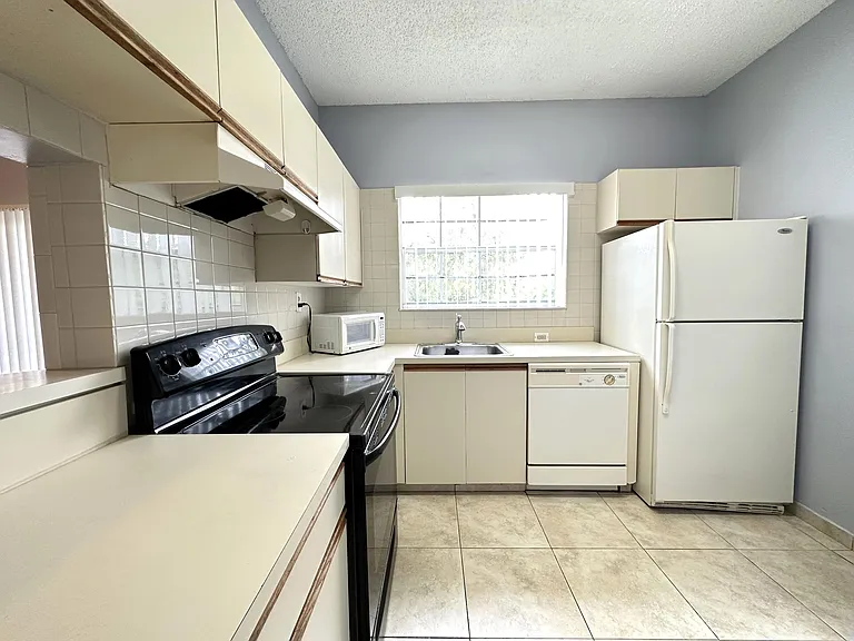 640 Cypress Club Way #G — Photo 3