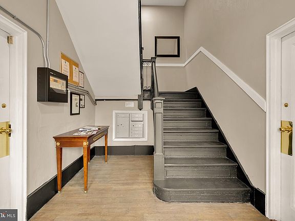 2nd image of 500 9th St SE