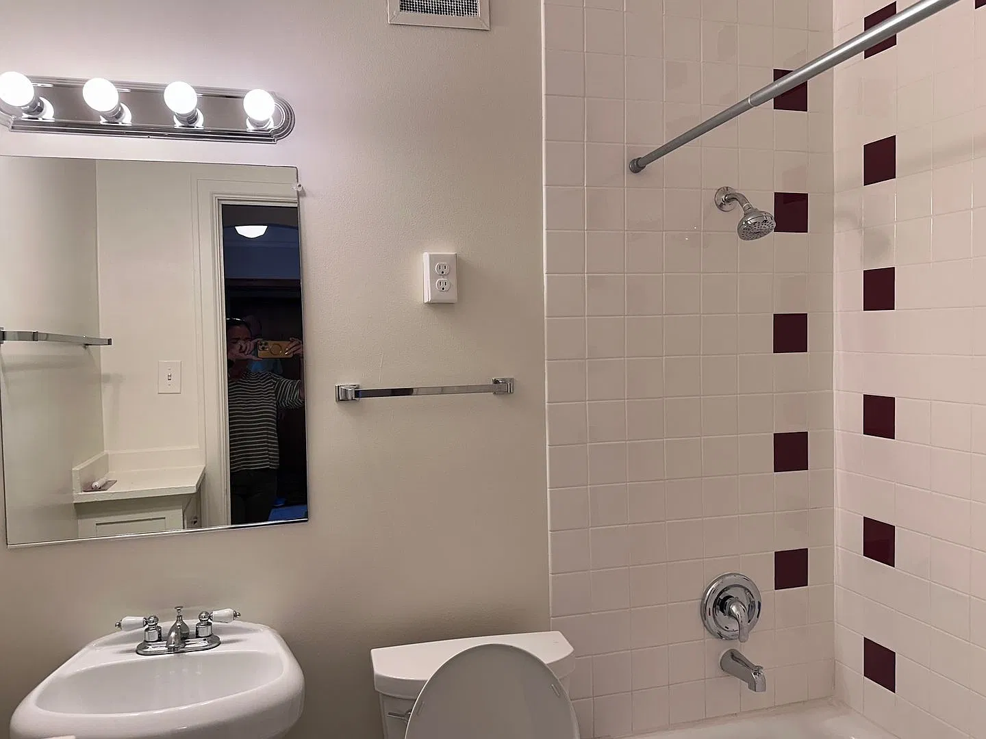 Buckingham Apartments — Photo 4