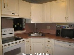 11 Rising Trail Ct, Middletown, CT 06457