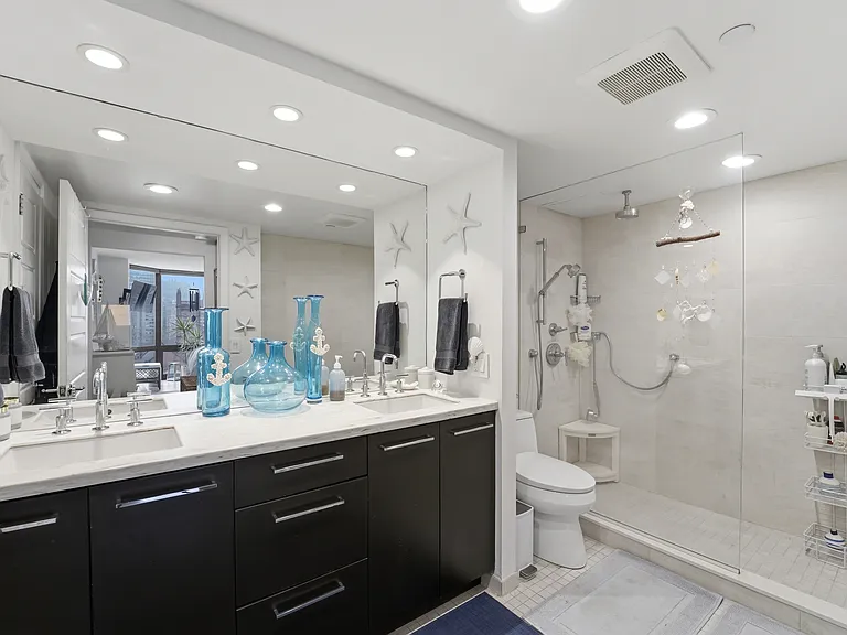 2020 Walnut St #14CD — Photo 11