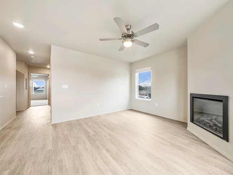Leasing Special: $500 off 1 Month's Rent plus $1000 Standard Security Deposit! — Photo 22