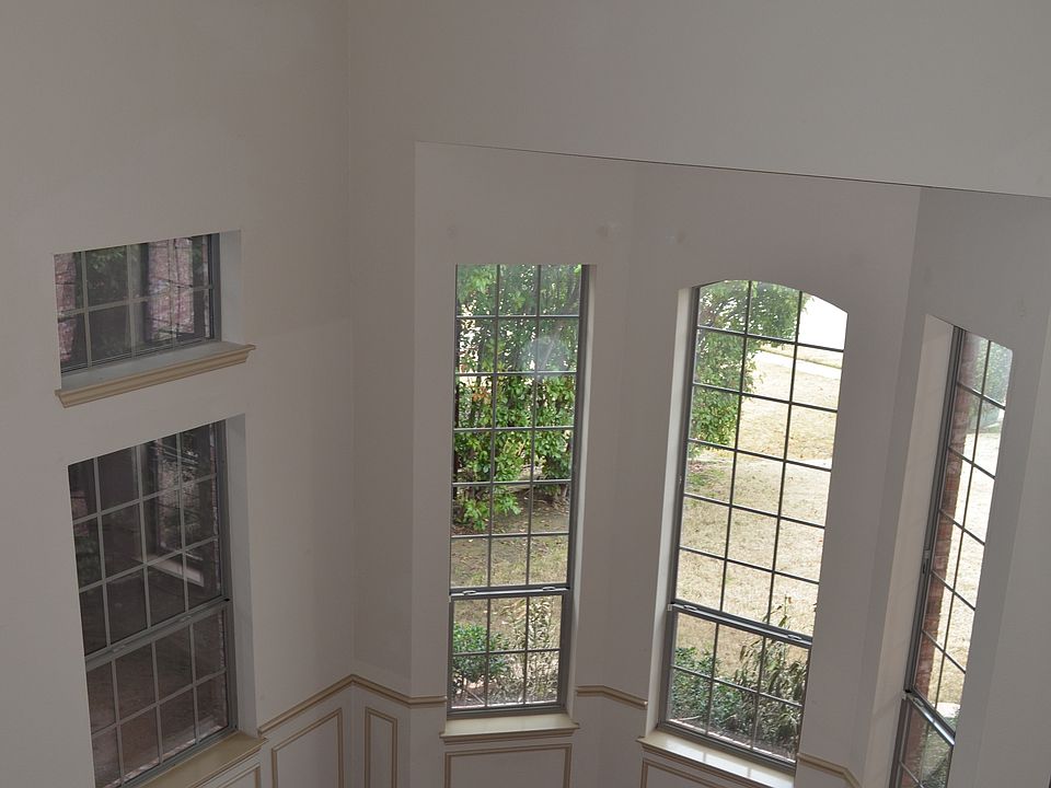 1st image of 2632 Creekway Dr