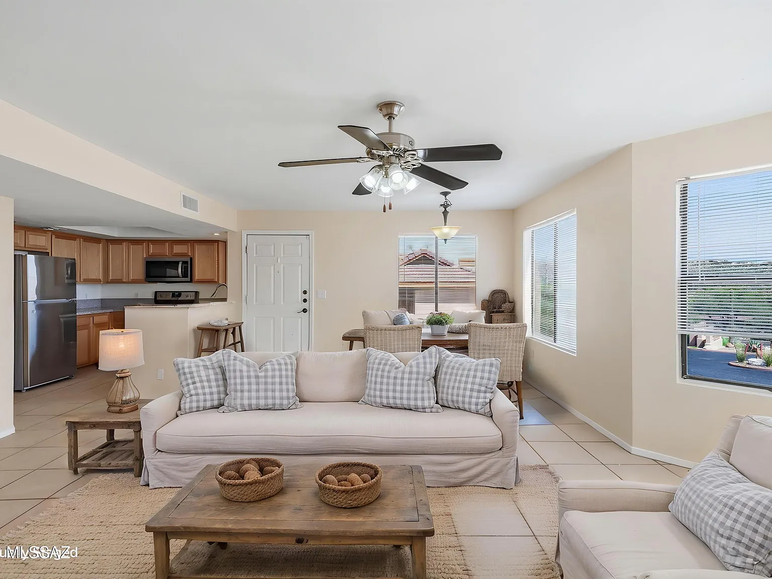 3 bed, 2.0 bath, 1152 sqft, $2,100 — Photo 3