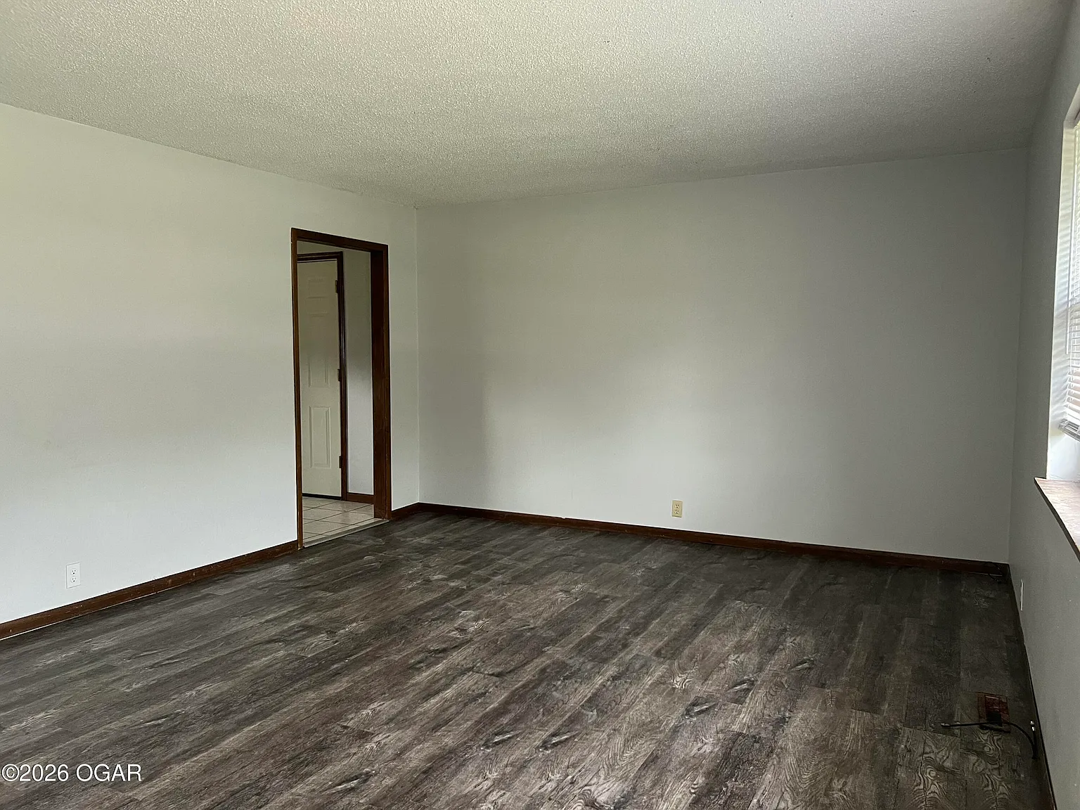 2 bed, 1.0 bath, 900 sqft, $1,050 — Photo 2
