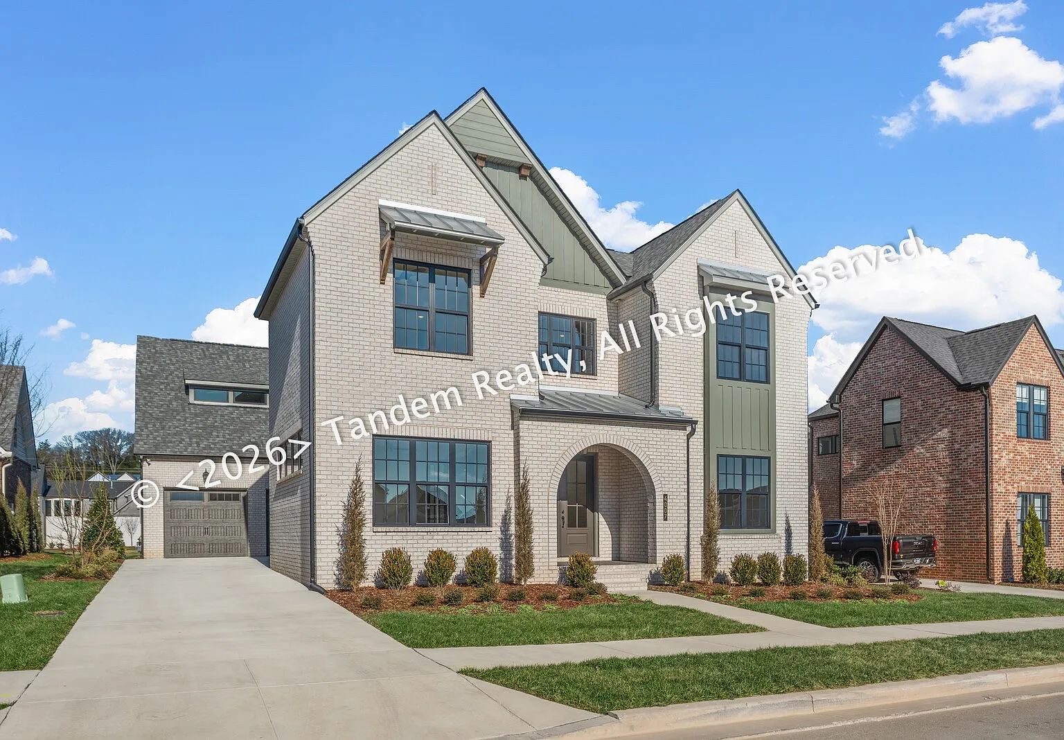 5 bed, 5.5 bath, 4600 sqft, $7,895 — Photo 2