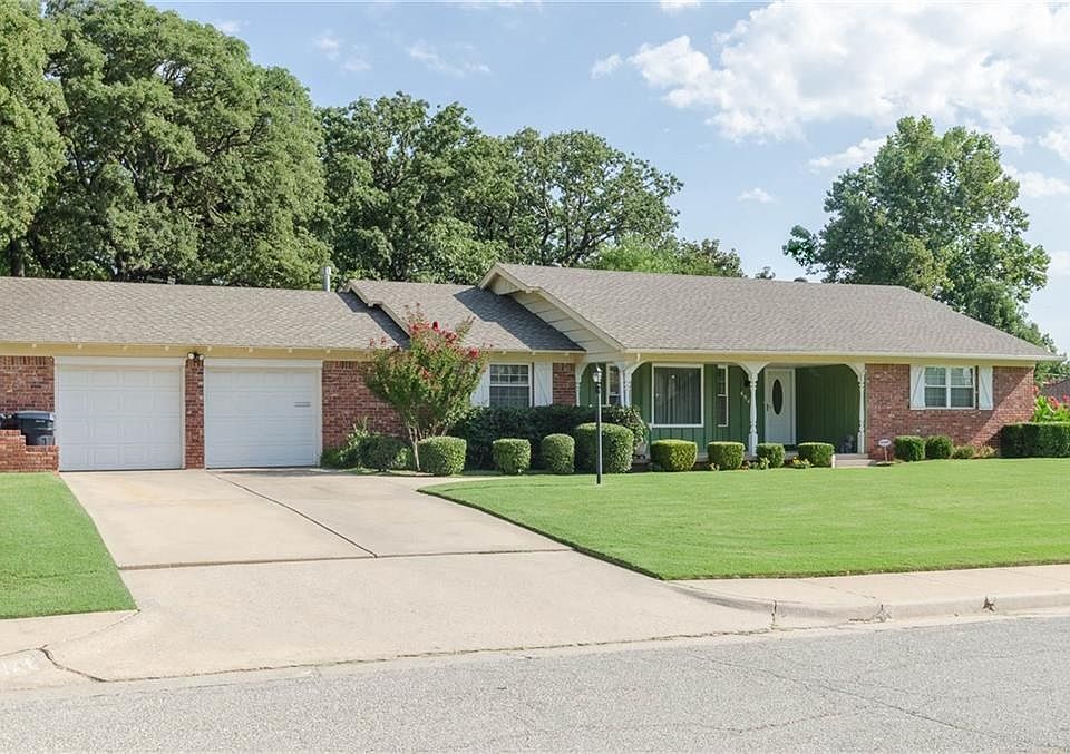 "Picture Perfect" home on quiet street. Maintained so nicely - two living areas PLUS a sunroom give you plenty of room to stretch out. Three good sized bedrooms, and two bathrooms as well as a large laundry room.