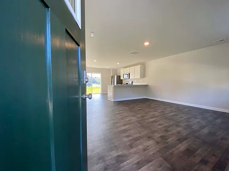 407 Mardella Dr — Photo 2