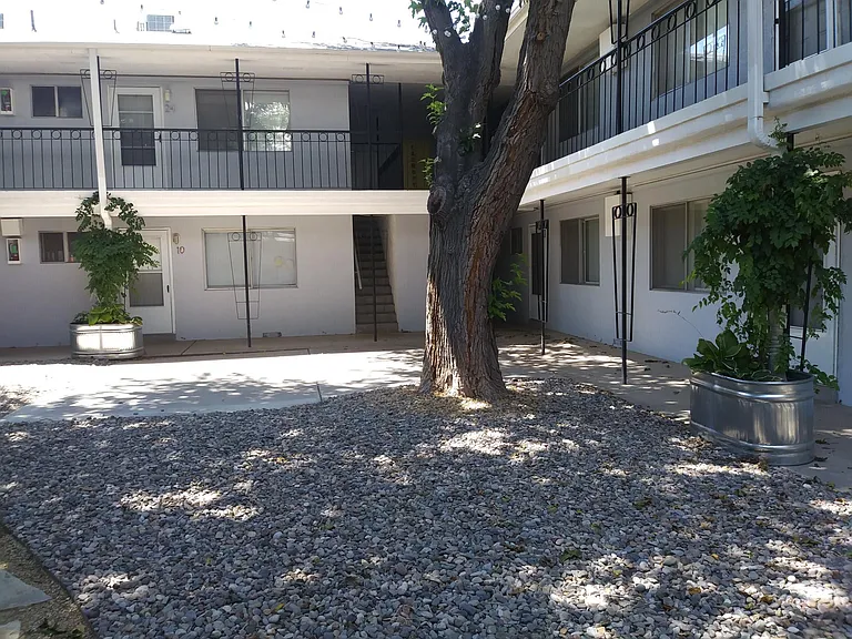 La Plata Manor — Photo 9
