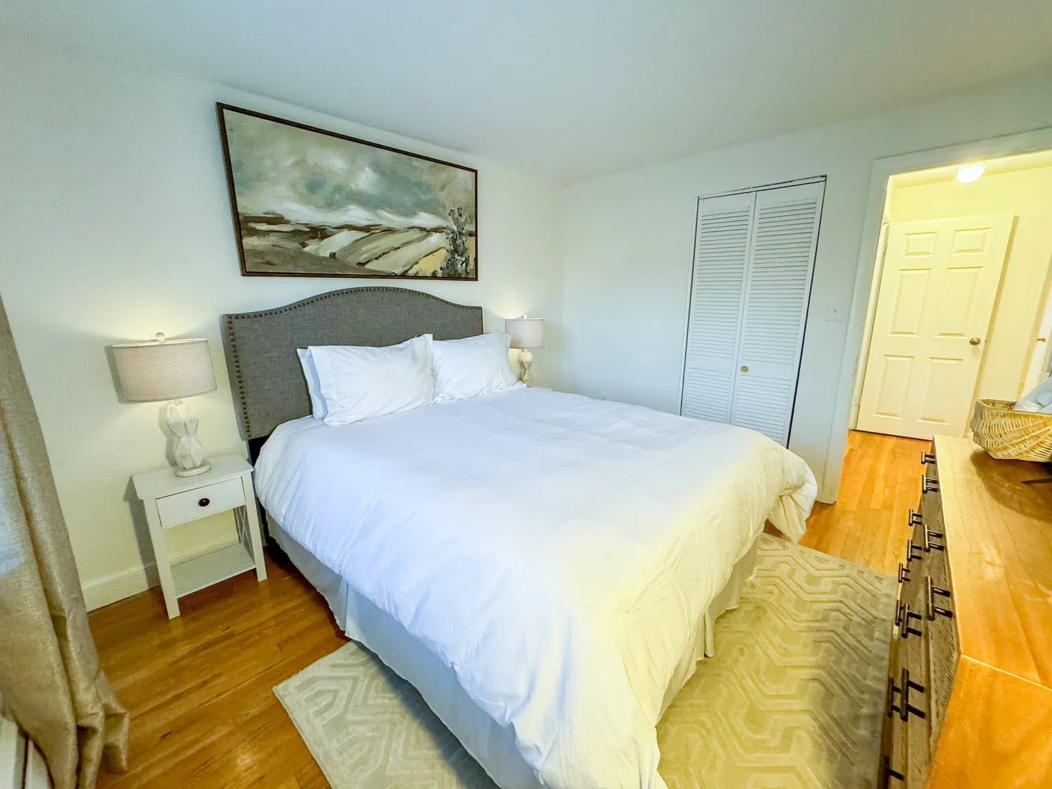 2 bed, 800 sqft, $6,825 — Photo 4