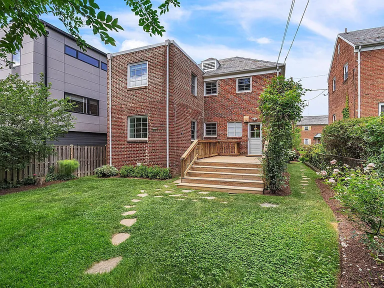 4306 Alton Pl NW — Photo 39
