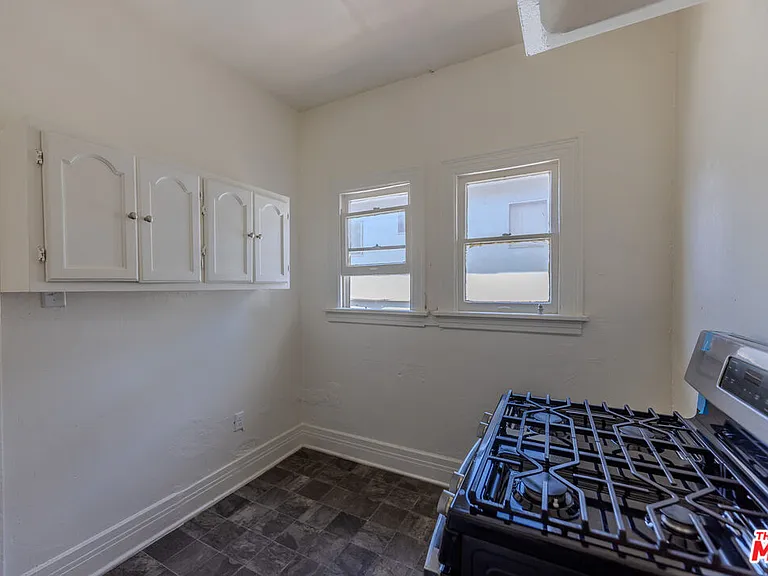946 S Burlington Ave #212 — Photo 7