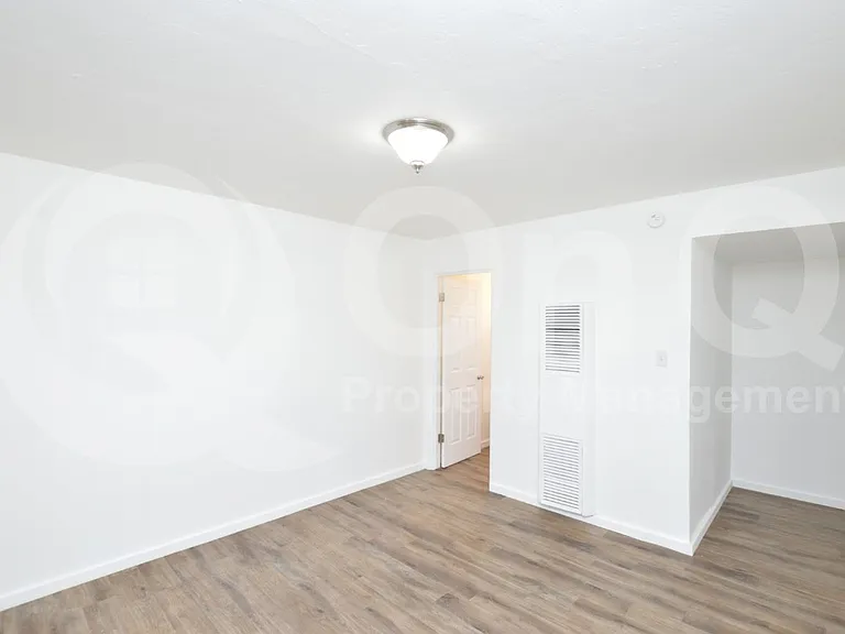 7040 NW Grand Ave #5 — Photo 9