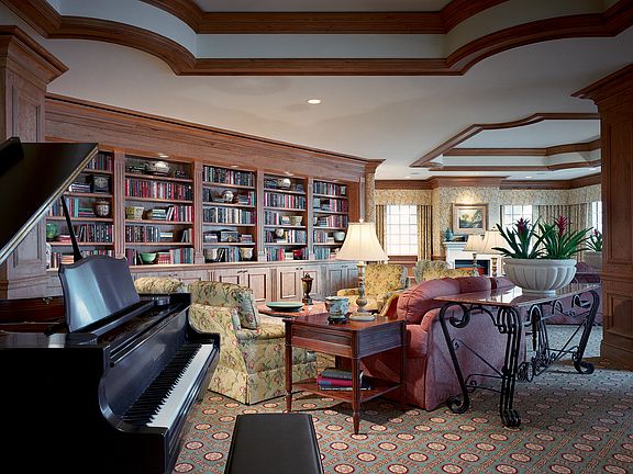 4th image of 35 Watergate Dr Suite 806