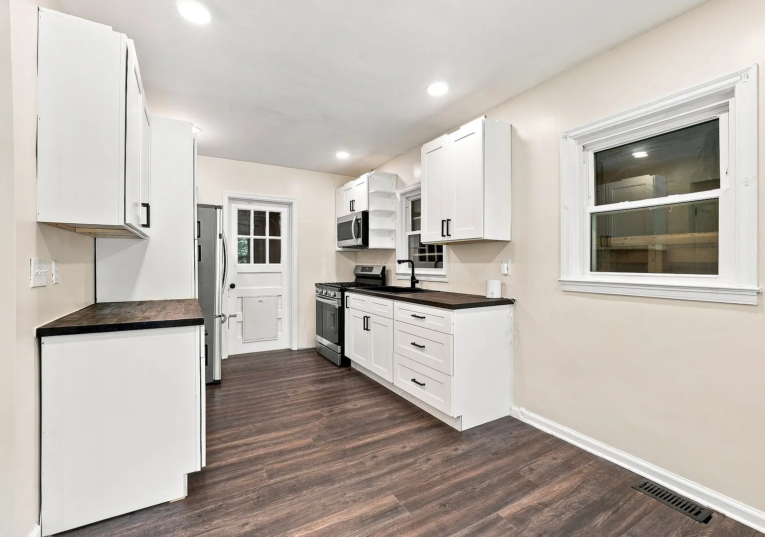 3 bed, 1190 sqft, $2,195 — Photo 4