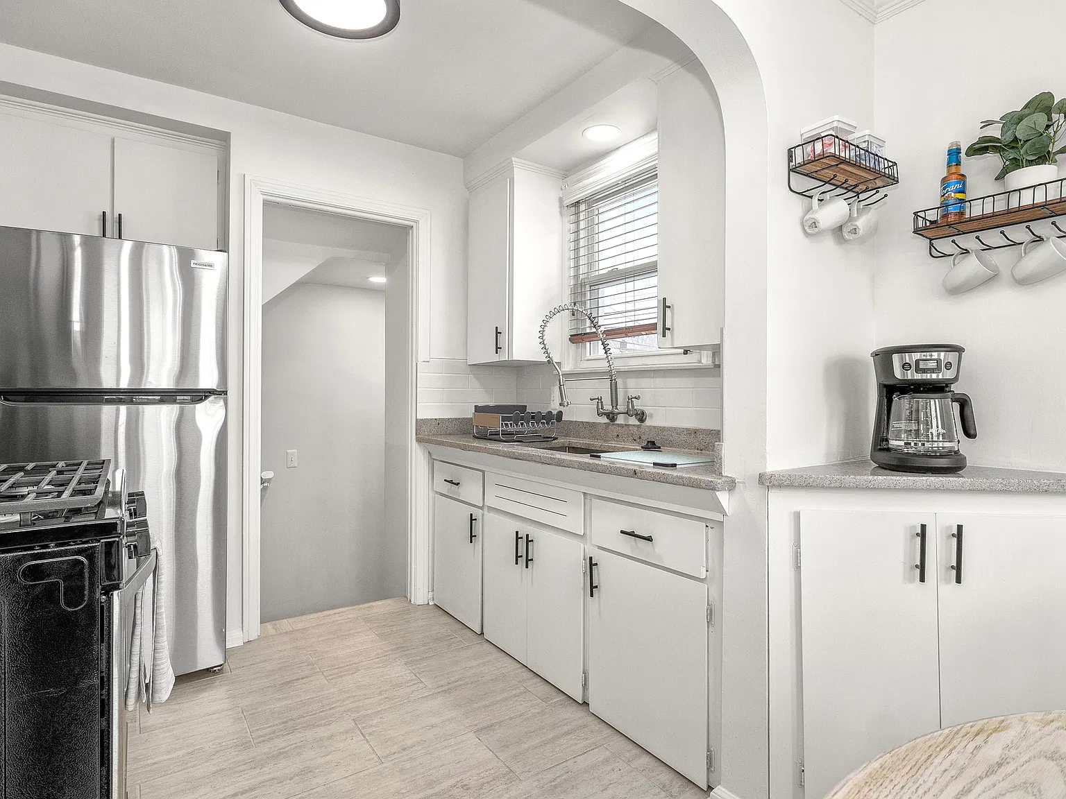 2 bed, 1050 sqft, $1,700 — Photo 1