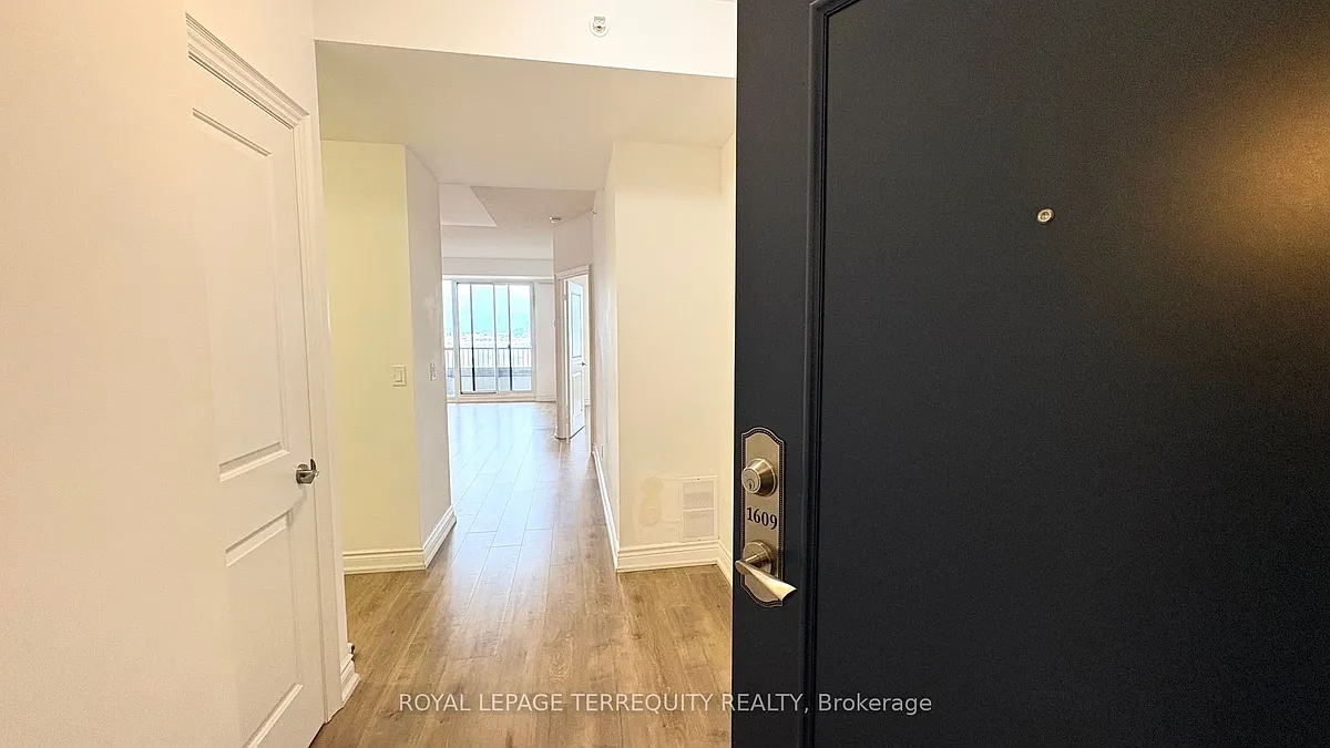 Photo 1 of 20 - 38 Cedarland Dr #1609 - Markham, ON Primary Photo - 38 Cedarland Dr #1609