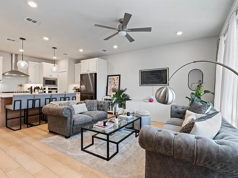 2268 Rook Dr — Photo 2