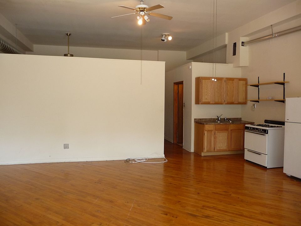 2nd image of 925 N Leavitt St #1