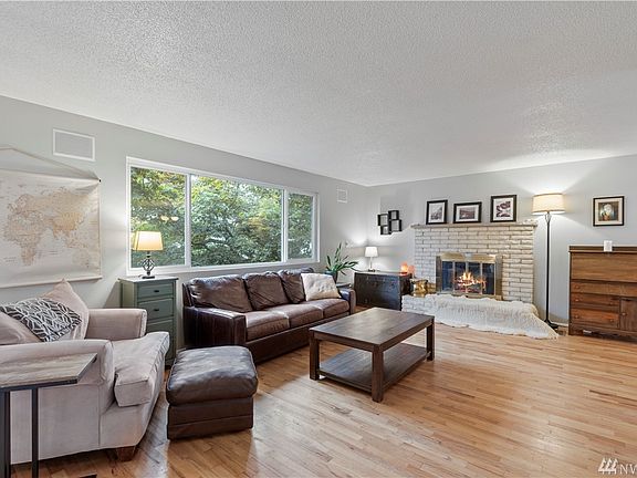 4th image of 6909 192nd St SW