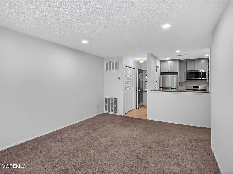 92 Des Moines Ct — Photo 5