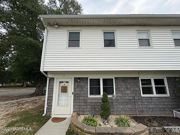 2nd image of 593 Garfield Avenue #20