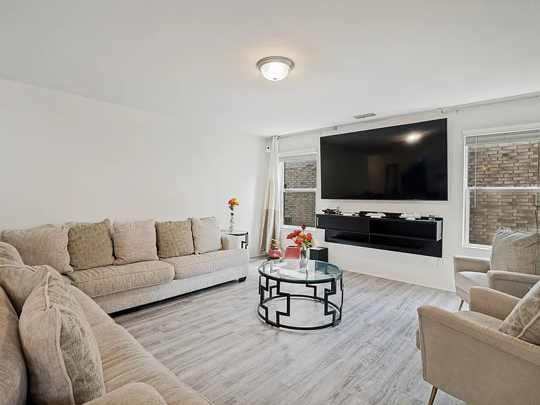 1073 Norias Dr — Photo 6