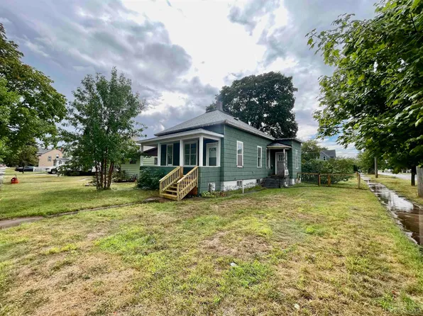 225 N 13th St, Escanaba, MI 49829