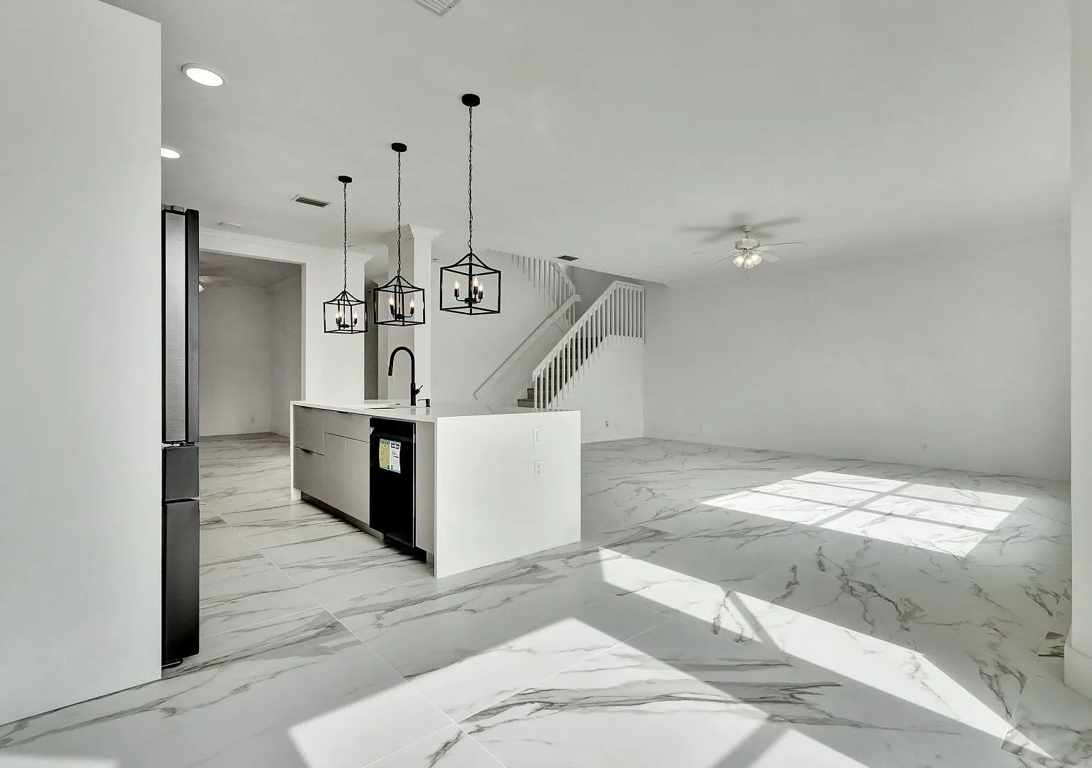 5 bed, 4.0 bath, 3894 sqft, $6,500 — Photo 4