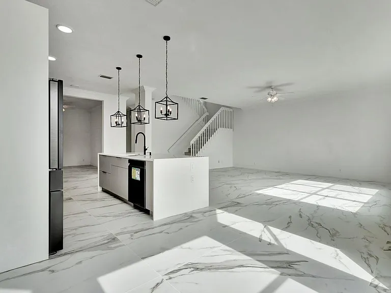 9334 Madewood Ct — Photo 4
