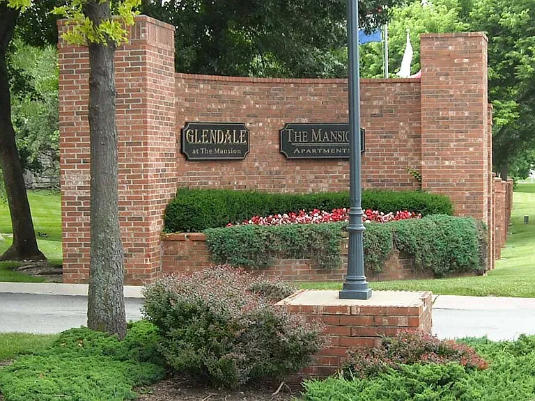 Glendale at the Mansion Apartments — Photo 21