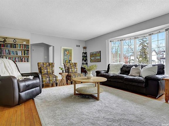 5th image of 3120 Retallack St