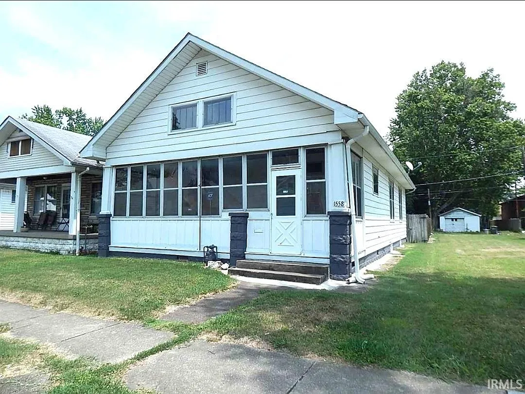 1558 S Morton Ave photo 1