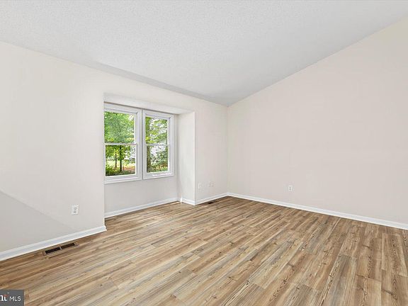 4th image of 12721 Pickett Ct