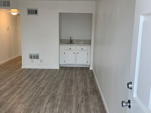 3rd image of 1614 E Chevy Chase Dr APT 5