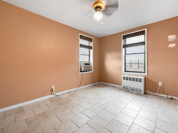 3rd image of 2213 Stuart St Unit 5I