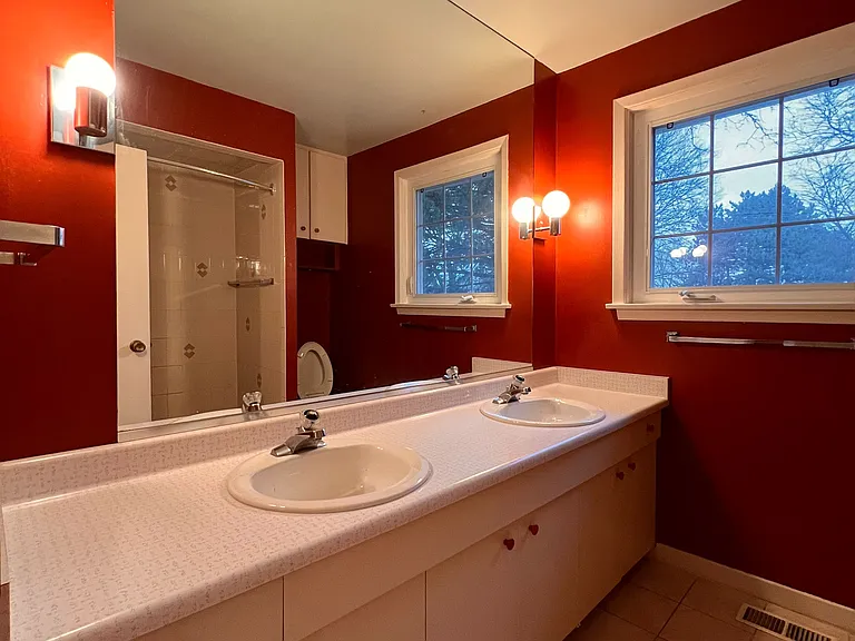 93 Lord Seaton Rd — Photo 13