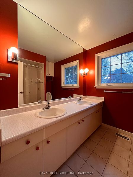 Toronto House for rent - 5 Bedrooms — photo 20