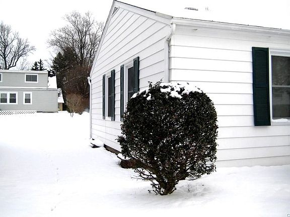 4th image of 110 Iroquois Ln