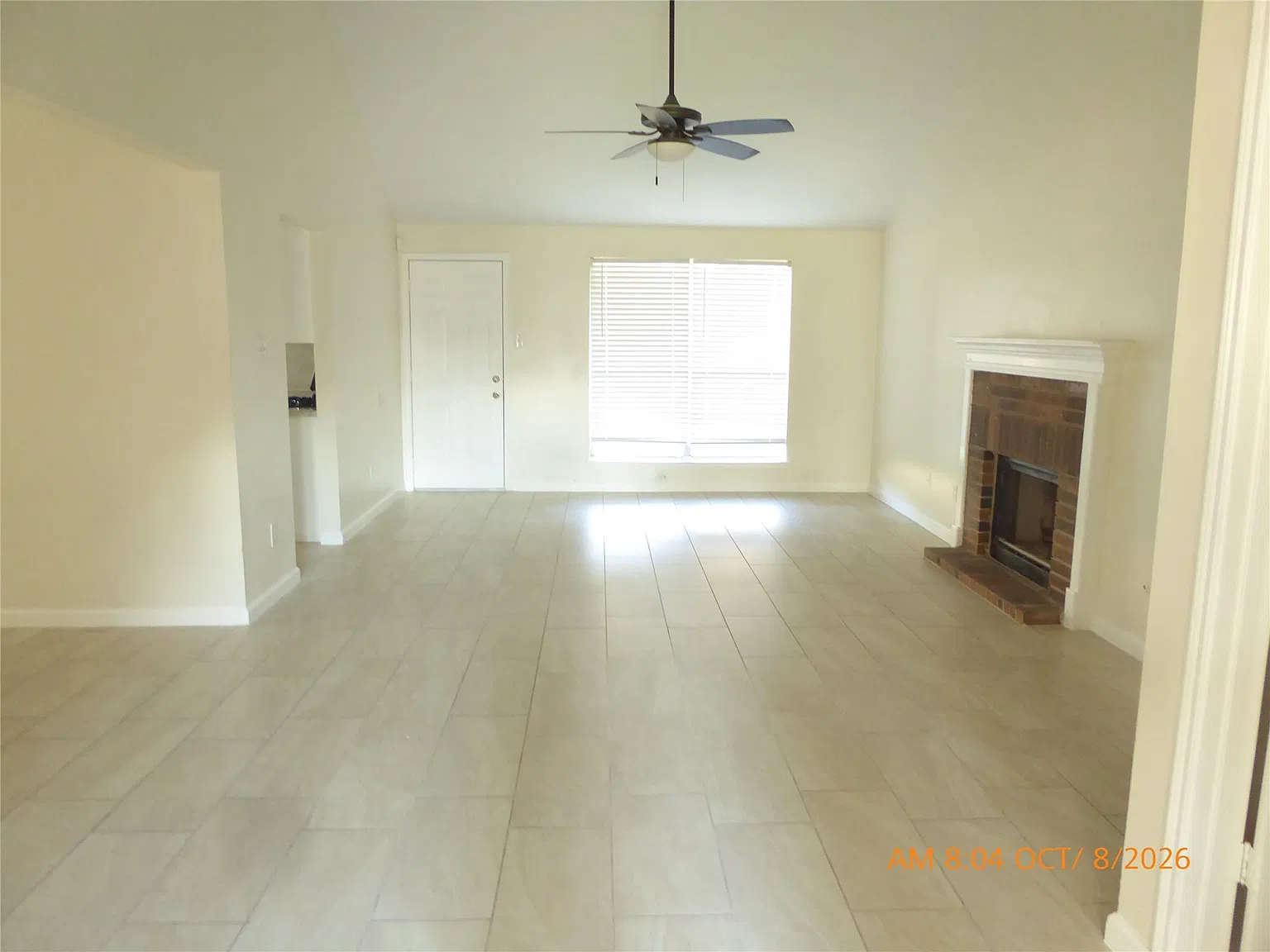 3 bed, 2.0 bath, 1821 sqft, $1,900 — Photo 2
