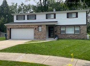 182 N Pioneer Dr, Addison, IL 60101