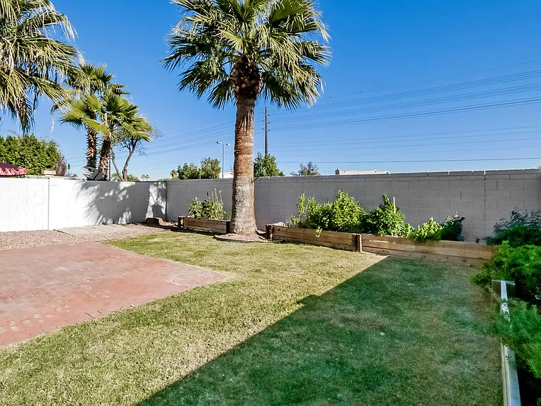521 N Redrock St — Photo 17