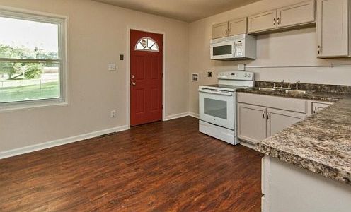 5th image of 137 7th Avenue Ct NE