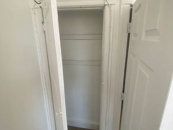 3rd image of 6013 Lansdowne Ave Floor 2