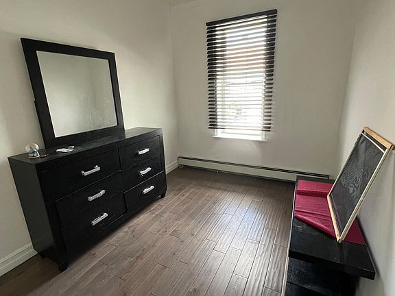 2nd image of 2083 E 19th St #2