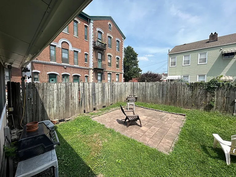 93 S 14th St — Photo 9