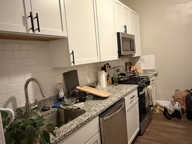 172 W 8th Ave #A — Photo 9