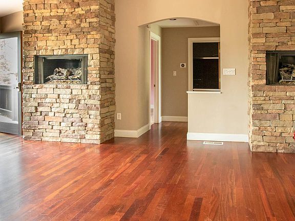 3rd image of 3882 Easy Cir NE