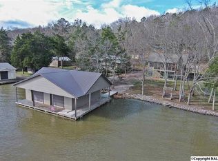 302 Tanglewood Ln, Scottsboro, AL 35769